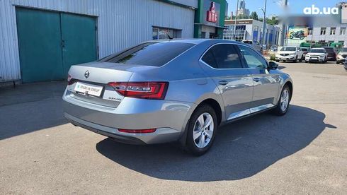 Skoda Superb 2019 - фото 22
