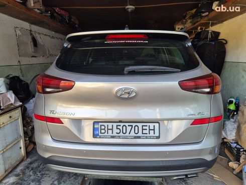 Hyundai Tucson 2018 бежевый - фото 15