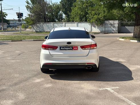 Kia Optima 2016 белый - фото 4