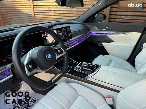 BMW i7 2023 - фото 20