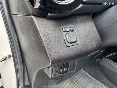 Toyota Aqua 2016 белый - фото 23