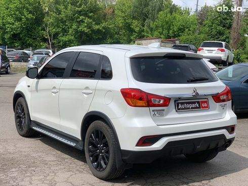Mitsubishi Outlander 2018 белый - фото 7