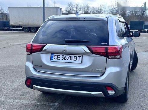 Mitsubishi Outlander 2018 - фото 17