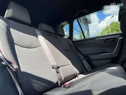 Toyota RAV4 2021 - фото 18