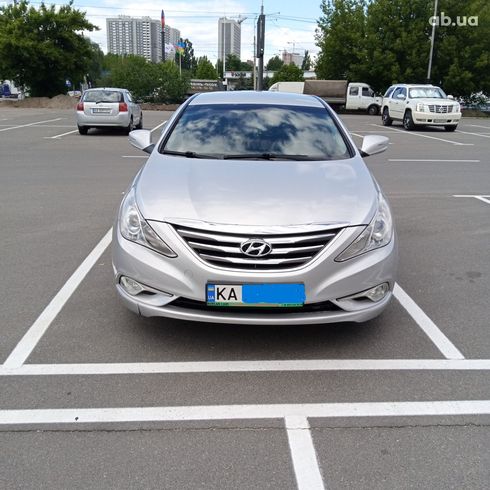 Hyundai Sonata 2013 серебристый - фото 4