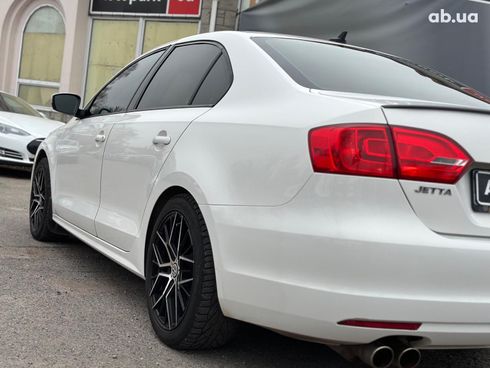 Volkswagen Jetta 2012 белый - фото 10