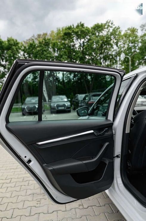 Skoda Octavia 2021 - фото 24