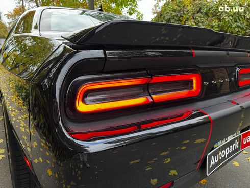 Dodge Challenger 2022 черный - фото 10