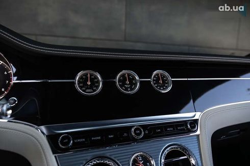 Bentley Continental GT 2018 - фото 26