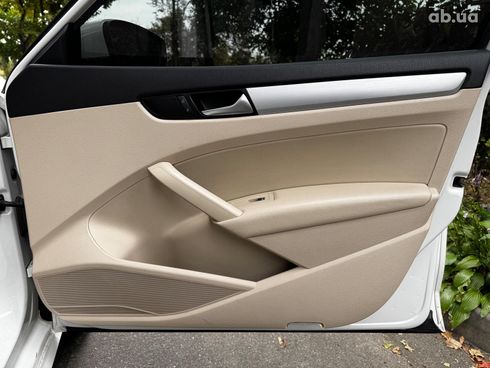 Volkswagen Passat 2012 белый - фото 26