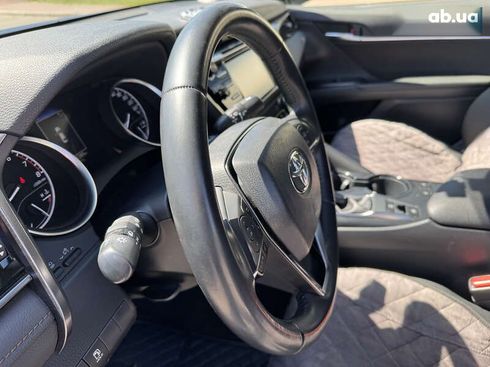 Toyota Camry 2020 - фото 13