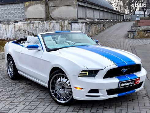 Ford Mustang 2014 белый - фото 22