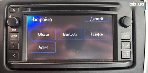 Toyota Auris 2012 - фото 22