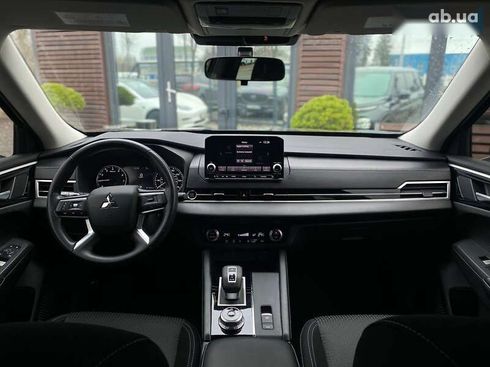 Mitsubishi Outlander 2021 - фото 7