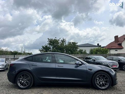 Tesla Model 3 2021 - фото 9