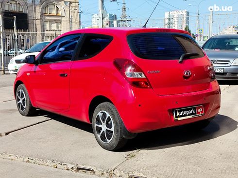 Hyundai i20 2012 красный - фото 8