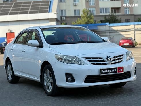 Toyota Corolla 2010 белый - фото 3