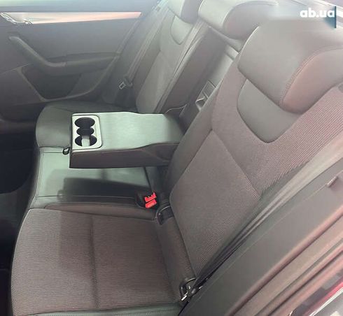 Skoda Octavia 2019 - фото 15
