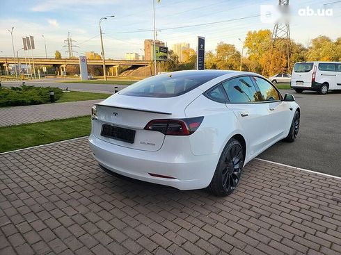 Tesla Model 3 2022 - фото 9