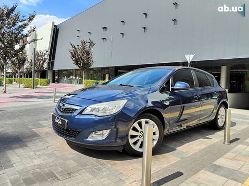 Opel Astra 2010 - фото 10