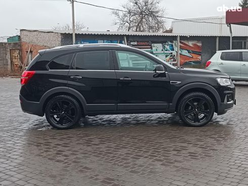 Chevrolet Captiva 2017 черный - фото 8