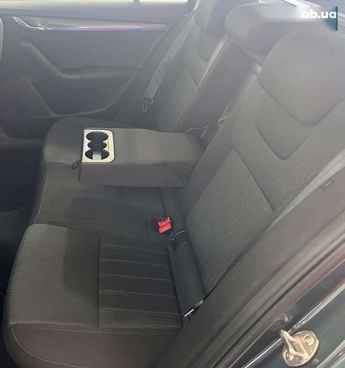 Skoda Octavia 2018 - фото 10