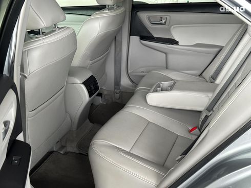 Toyota Camry 2015 серый - фото 18