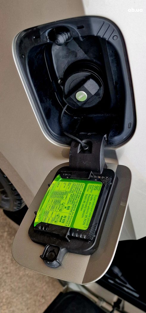 Skoda Rapid 2013 бежевый - фото 10