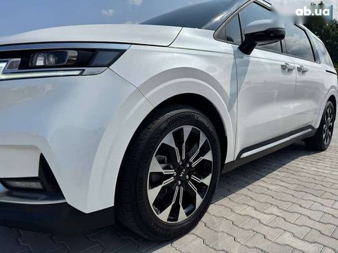 Kia Carnival 2021 - фото 12