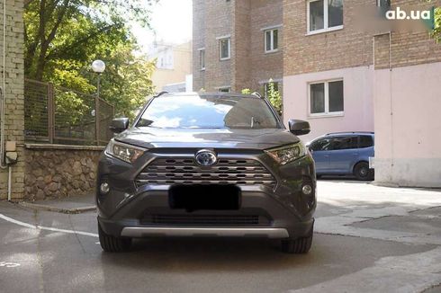 Toyota RAV4 2021 - фото 2