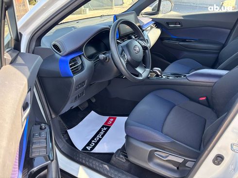Toyota C-HR 2020 белый - фото 14