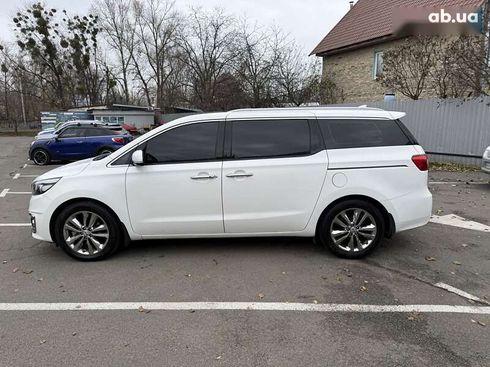 Kia Carnival 2016 - фото 6
