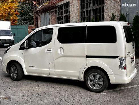 Nissan e-NV200 2018 белый - фото 6