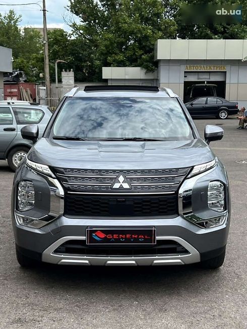 Mitsubishi Outlander 2023 - фото 2
