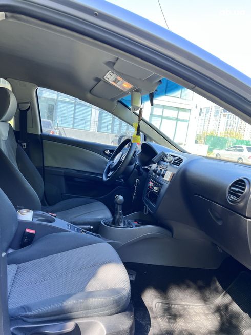 SEAT Leon 2005 серебристый - фото 5