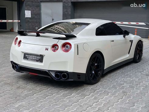 Nissan GT-R 2013 - фото 30