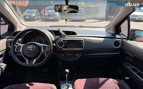 Toyota Yaris 2012 - фото 11