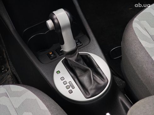 Skoda Fabia 2009 красный - фото 17