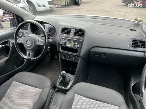 Volkswagen Polo 2009 белый - фото 15