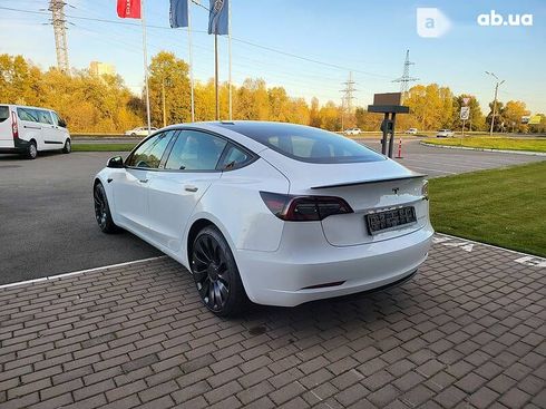 Tesla Model 3 2022 - фото 11