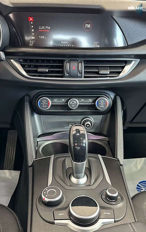 Alfa Romeo Stelvio 2017 - фото 30