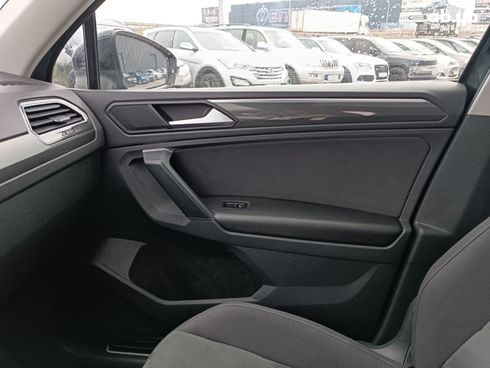 Volkswagen Tiguan 2019 черный - фото 28