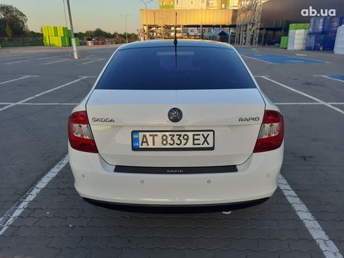 Skoda Rapid 2013 белый - фото 8