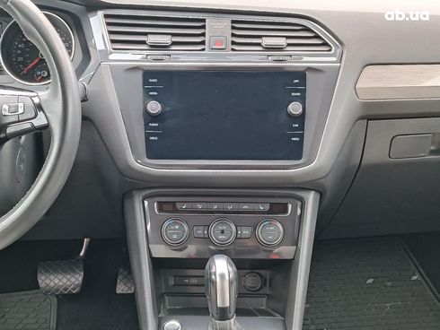 Volkswagen Tiguan 2021 черный - фото 33