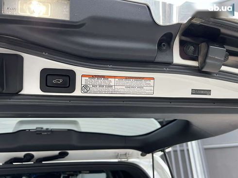 Lexus LX 2017 - фото 25