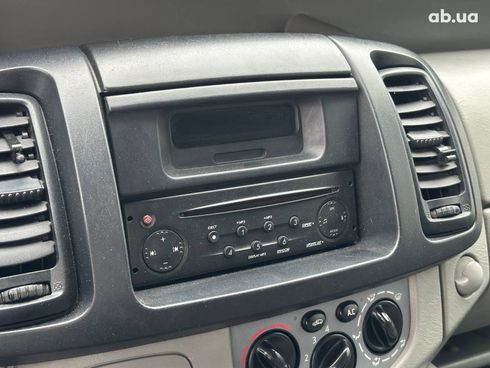 Renault Trafic 2009 белый - фото 15