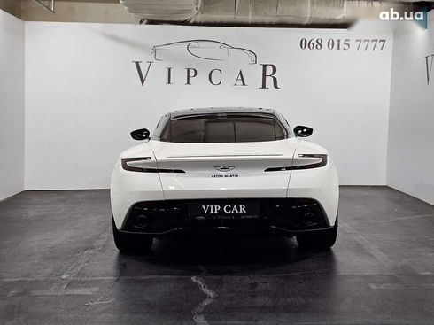 Aston Martin DB11 2018 - фото 10