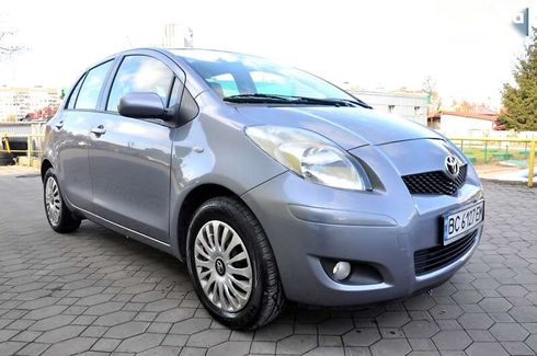 Toyota Yaris 2010 - фото 4