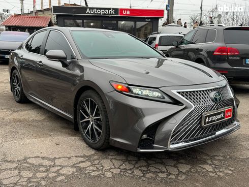 Toyota Camry 2022 серый - фото 3