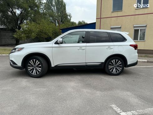 Mitsubishi Outlander 2018 белый - фото 2